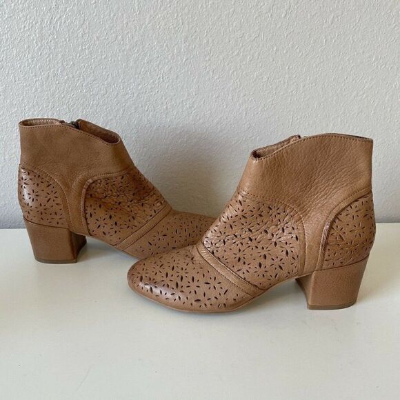 Anthropologie Silent D Ankle Boot Womens 9 39 Pearsy Cognac Laser Perforated NEW - Picture 3 of 8